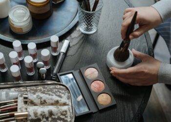 Exploring the World of Wholesale Cosmetics: Beauty at a Bargain
